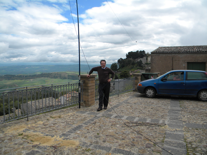 075 PRONTI A SMONTARE TUTTO.jpg